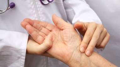 artritas ant dešinės rankos šepečiu skauda peties sąnario kur kreiptis