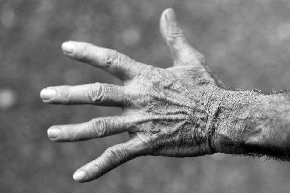 ligos sąnarių senyviems pacientams paskaitą gril į į artrozė sąnario