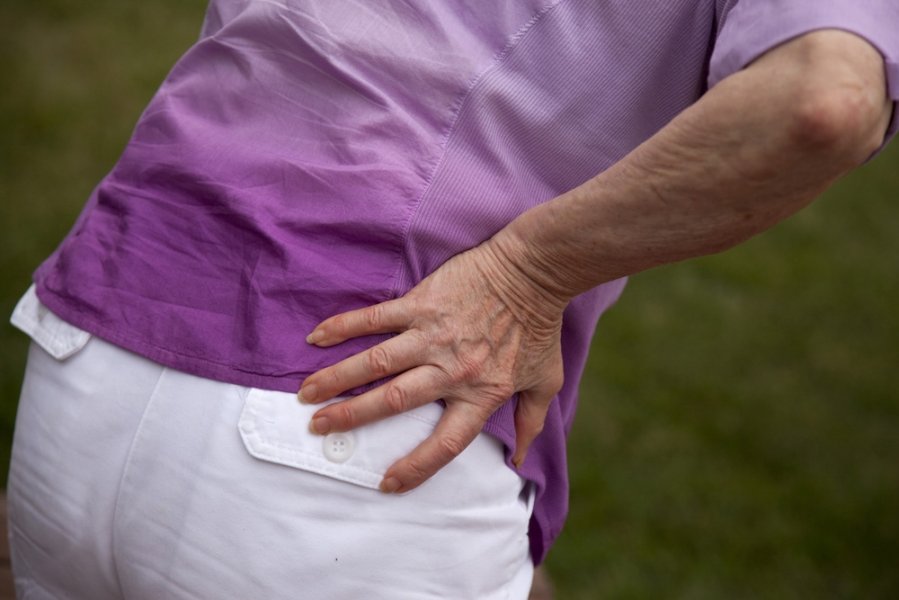skausmas desineje nugaros puseje ties juosmeniu skausmas sąnariuose ir raumenims kirminai