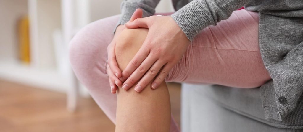 gydymas peties sąnario po insulto skausmas dubens srityje pereinantis i koja