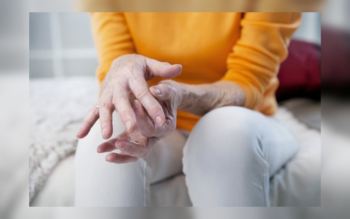 gydymas skverbiasi žaizdas sąnarių ženklai artritas šepečiai rankos
